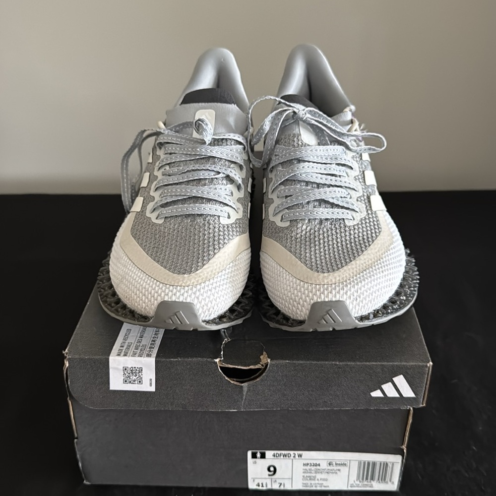 Adidas running shoes (HP3204)
Women’s size 9 - Picture 4 of 7